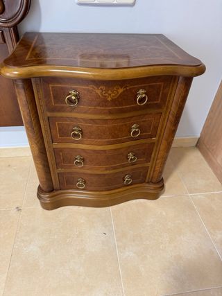 Cabecero y mesitas de noche de madera vintage