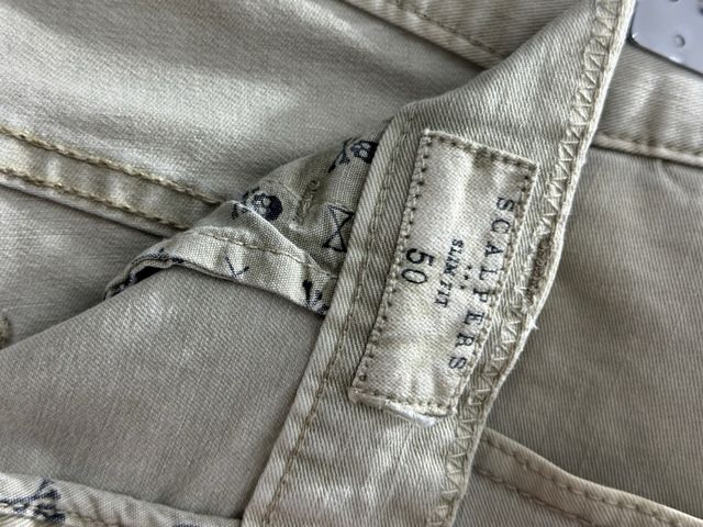 Pantalón beige hombre marca Scalpers