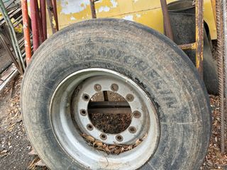 2 Ruedas Michelin 385/65/22,5 con disco