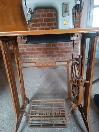 Máquina de coser Singer antigua
