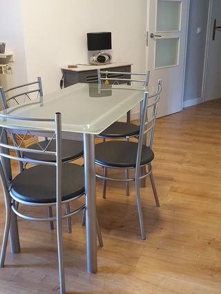 Mesa de cocina cristal y 4 sillas metal