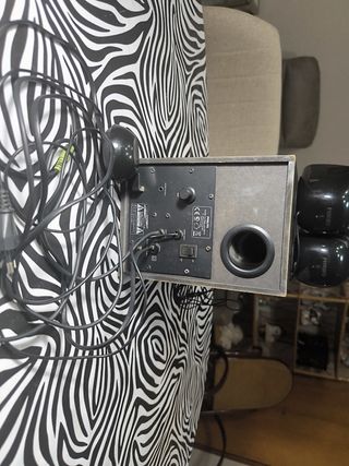 Altavoces Philips con diseño Bob Marley