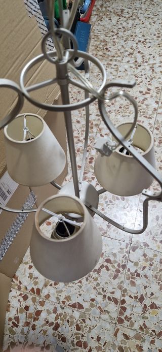 Lámpara de techo 3 tulipas.