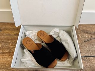 Zuecos POPA Cuña Plataforma Negro y Beige