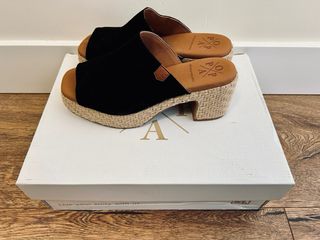 Zuecos POPA Cuña Plataforma Negro y Beige