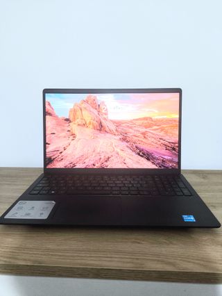 Dell Inspiron 3520 i3 24GB RAM 750GB SSD