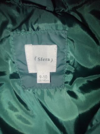 Chaleco acolchado verde con capucha