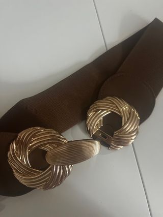Cinturón elástico ajustable marrón y dorado