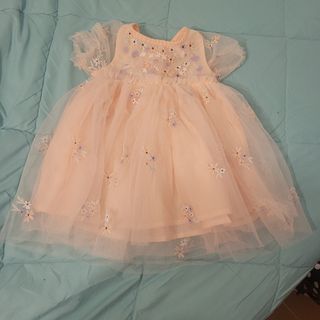 Vestido precioso de bebe rosa con flores bordadas