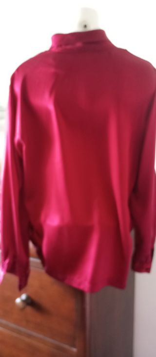 Traje de falda de seda rojo