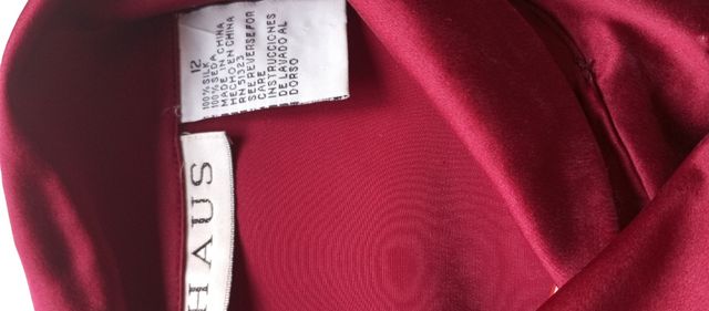 Traje de falda de seda rojo