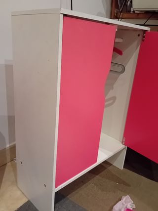 Armario para ropa de muñecas rosa y blanco