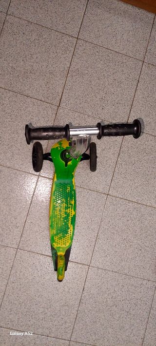 Patinete infantil 3 ruedas verde 15€ cada una