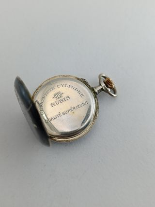 Reloj de bolsillo antiguo floral