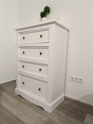 Mesa, 4 Sillas y Sinfonier Madera Blanco