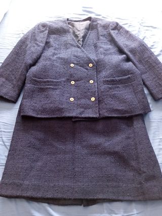 Traje falda y chaqueta azul marino