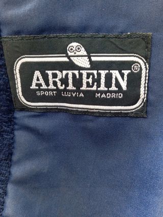 Traje falda y chaqueta azul marino