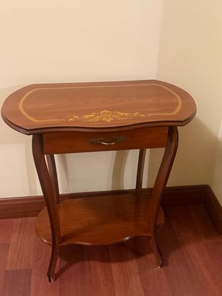 Mesa auxiliar de madera con cajón