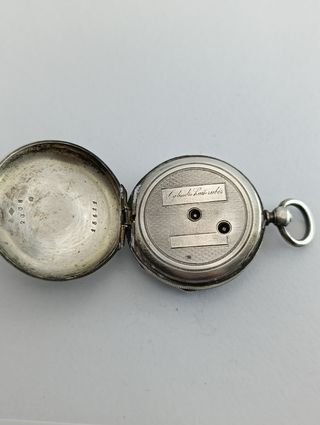 Reloj de bolsillo plateado antiguo