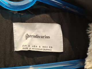 Parka negra Stradivarius Talla S