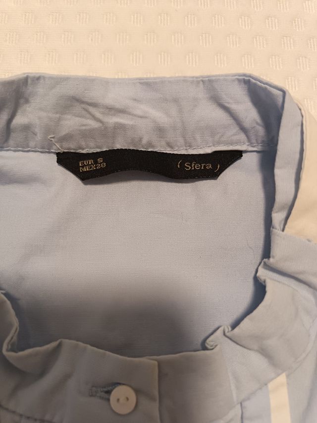 Camisa azul de manga larga