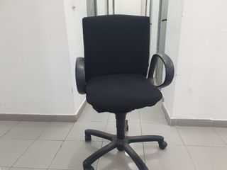 Silla de oficina ergonómica negra
