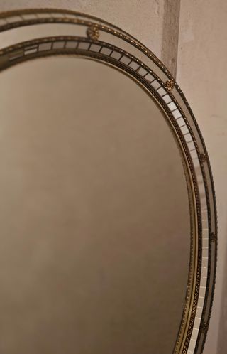 Specchio ovale in ottone stile veneziano