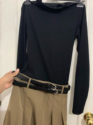 Vestido negro manga larga con falda marrón