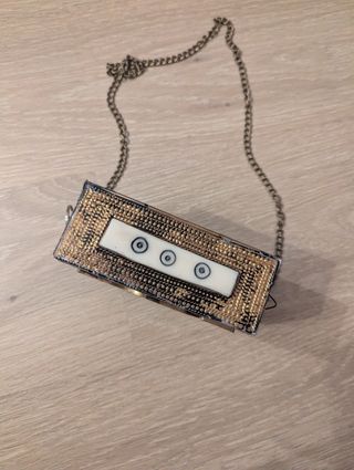 Cajita joyero dorada con diseño