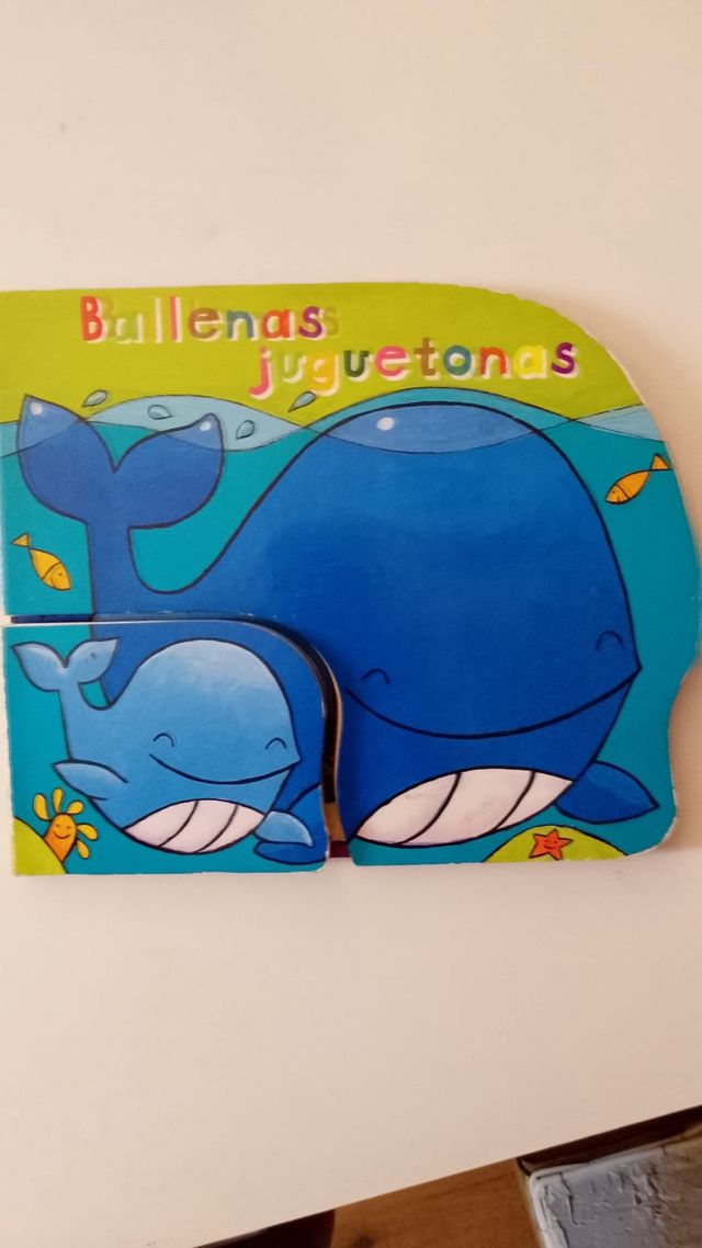 Ballenas Juguetonas/ Splash in the Sea (Spanish...