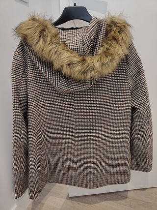Abrigo Springfield Talla M con Capucha de pelo