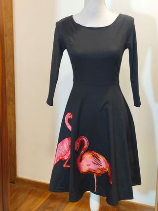 Vestido negro manga larga con flamencos