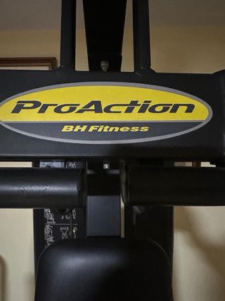 Máquina de gimnasio ProAction BH Fitness
