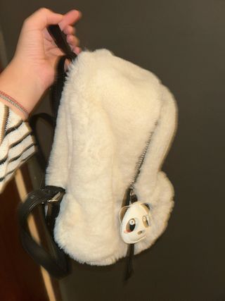 Mochila peludita beige