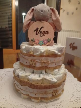 Cesta de pañales con peluche y nombre
