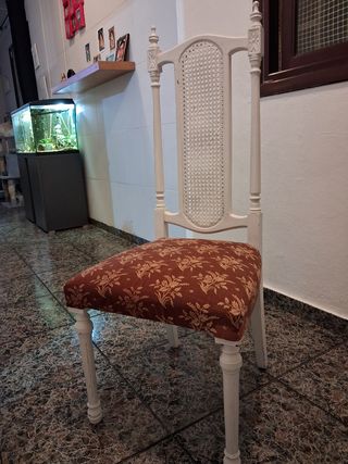 Silla de comedor blanca con asiento estampado