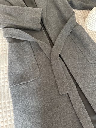 Abrigo oversize Zara con lazada