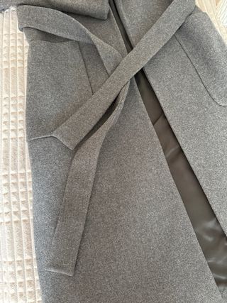 Abrigo oversize Zara con lazada