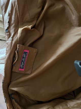 Chaqueta marrón efecto piel