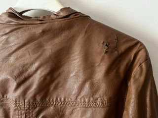 Chaqueta marrón efecto piel