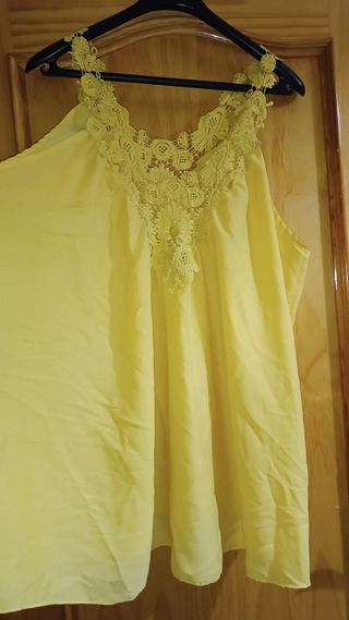 Lencera amarilla tirante encaje