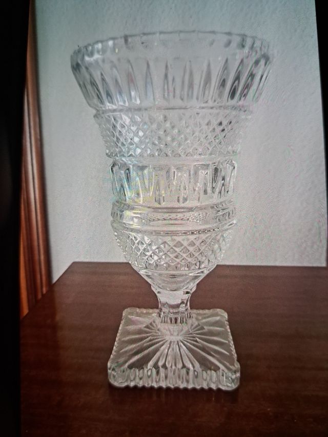 Jarrón de cristal tallado