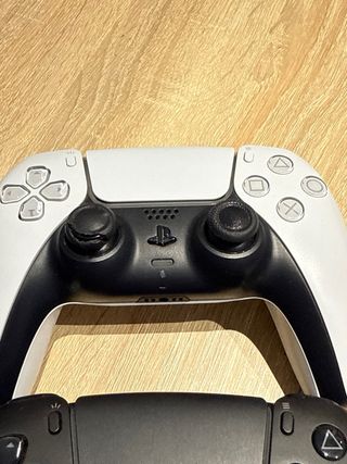 Consola PlayStation 5 Negra y Blanca
