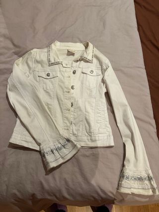 Chaqueta vaquera blanca con adornos