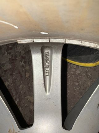 Llantas 17” Originales VAG + Neumático