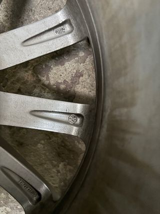 Llantas 17” Originales VAG + Neumático