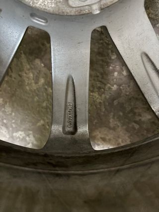 Llantas 17” Originales VAG + Neumático