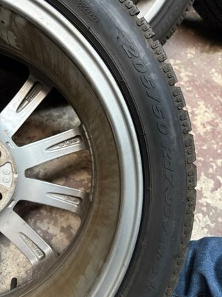 Llantas 17” Originales VAG + Neumático