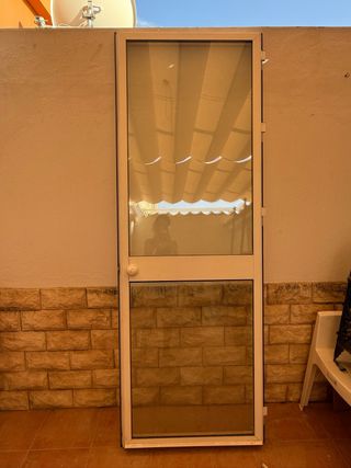 Puerta cristal marco aluminio blanco