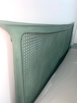 Cabecero de madera con rejilla